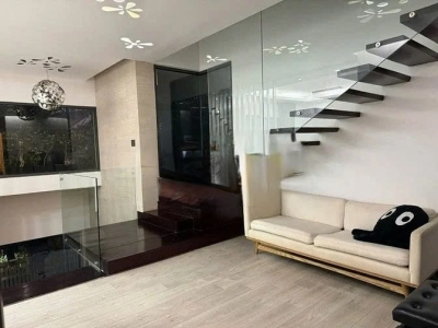 BIỆT THỰ CAO CẤP NĂM Ở QUẬN 7 - SÂN VƯỜN THOÁNG MÁT,  CÁCH PHÚ MỸ HƯNG HƠN 1KM 